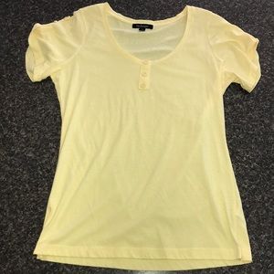 light yellow tee